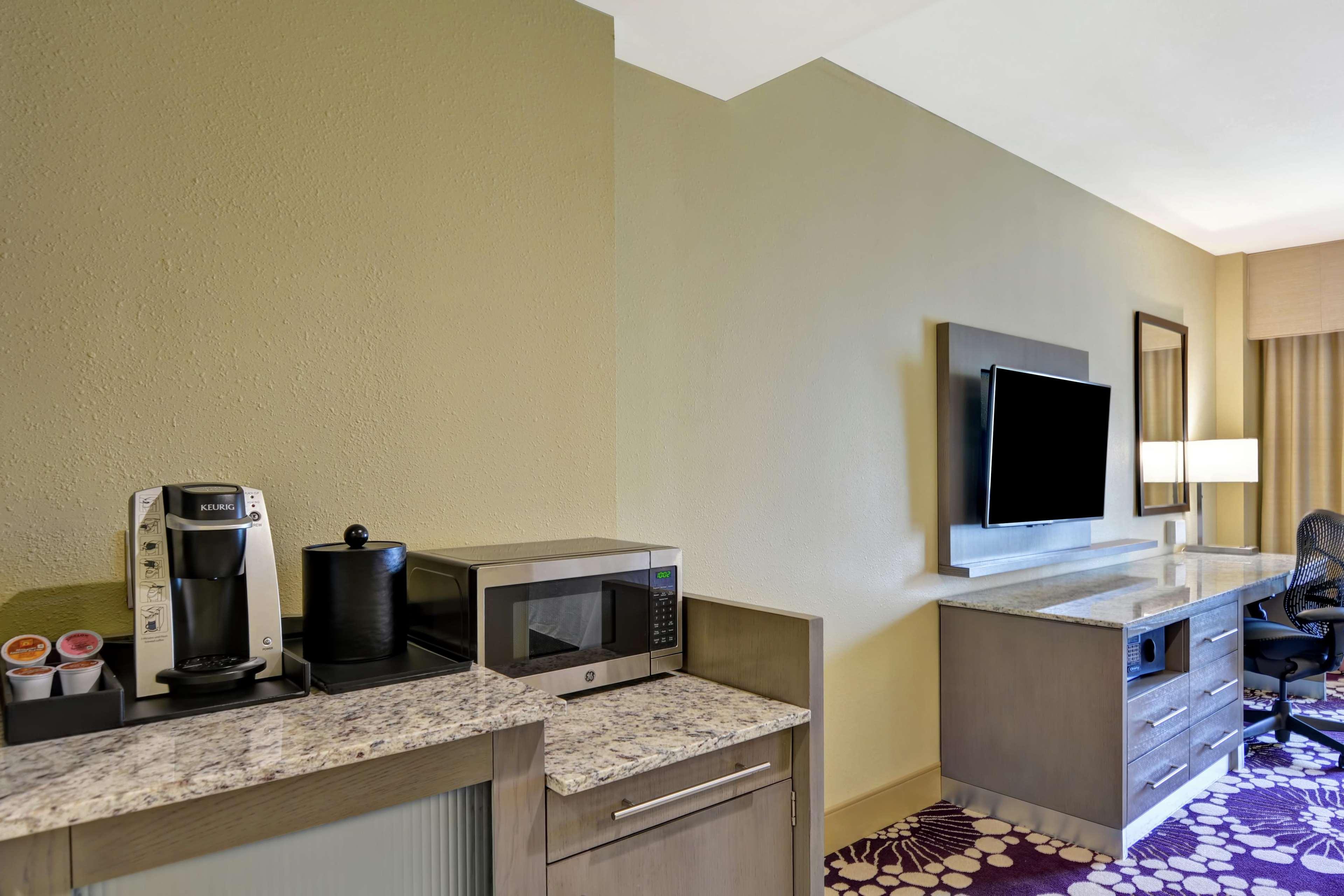 Hilton Garden Inn Raleigh/Crabtree Valley Exterior foto